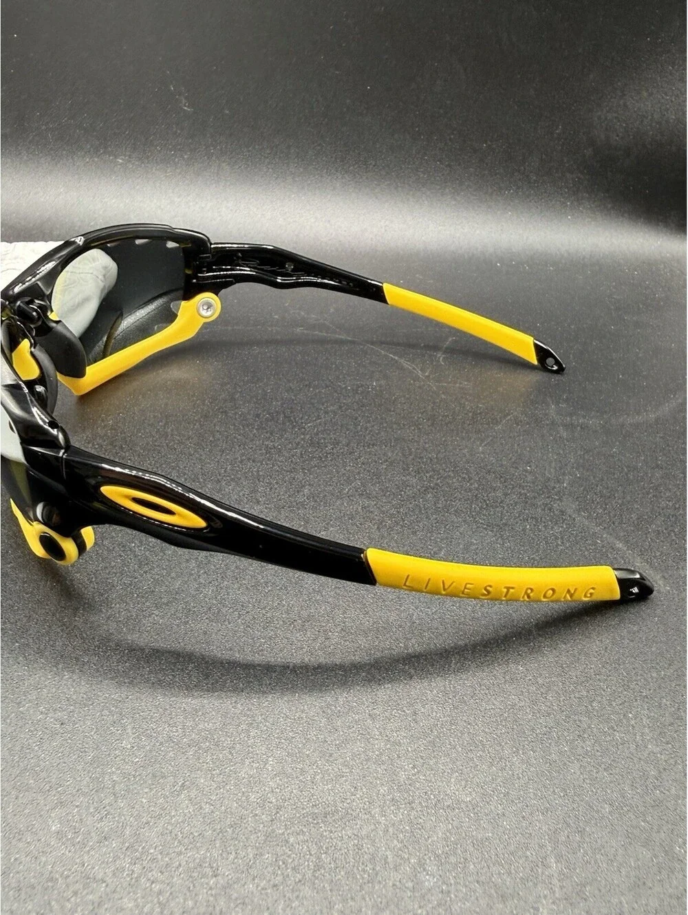 Oakley New Racing Jacket Livestrong Polished Black/Black Iridium OO9171-12
